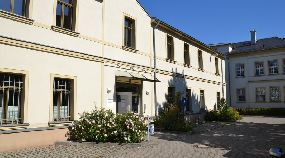 Aufnahme des Gebäudes Institut für Geographie bei Tag aus Sicht des Innenhofes, Foto: privat