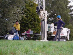 Aufnahme einer Direct-Push-Sondierung mit Studierenden und MitarbeiterInnen der Universität Leipzig sowie des Helmholtz-Zentrum für Umweltforschung Leipzig, Foto: C. Zielhofer