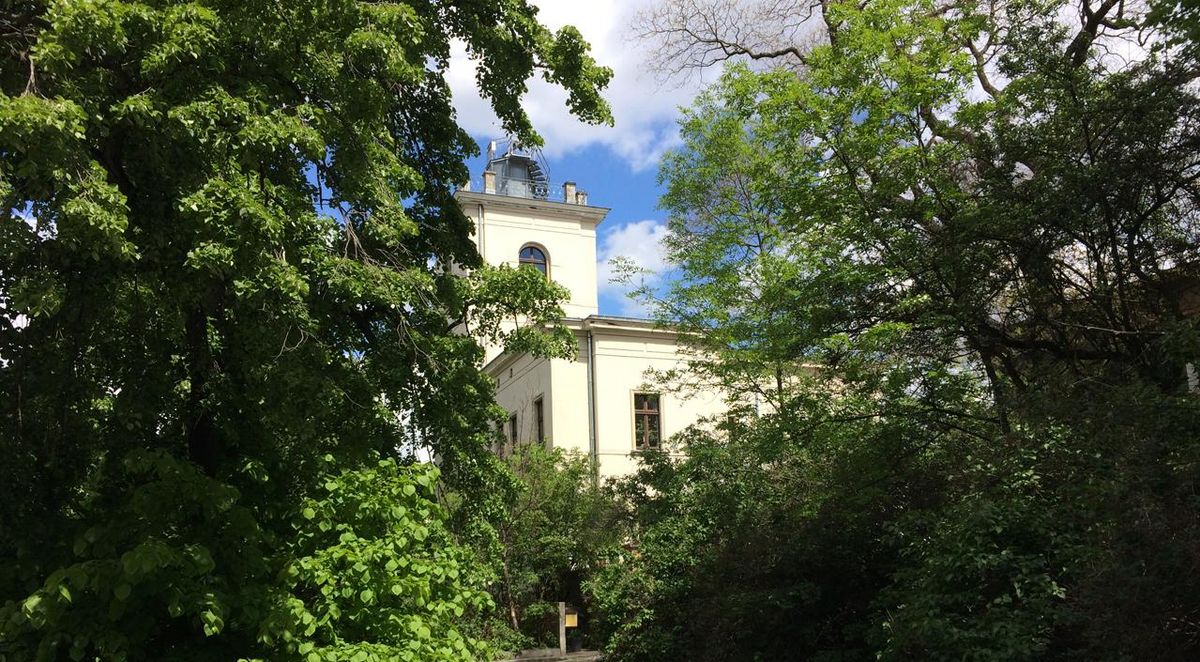 zur Vergrößerungsansicht des Bildes: Institutsgebäude in der Stephanstraße 3