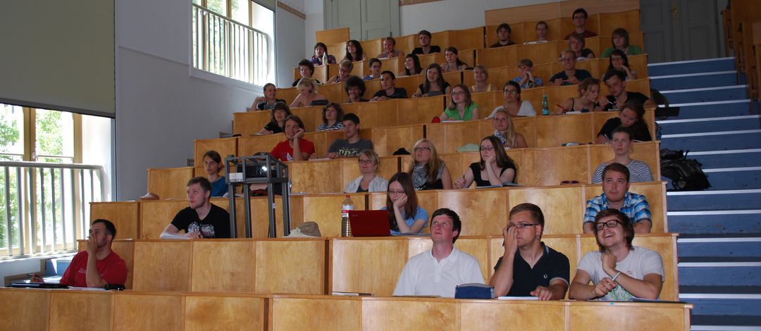 Aufnahme von Studierenden im Hörsaal in der Talstraße während einer Lehrveranstaltung, Foto: privat