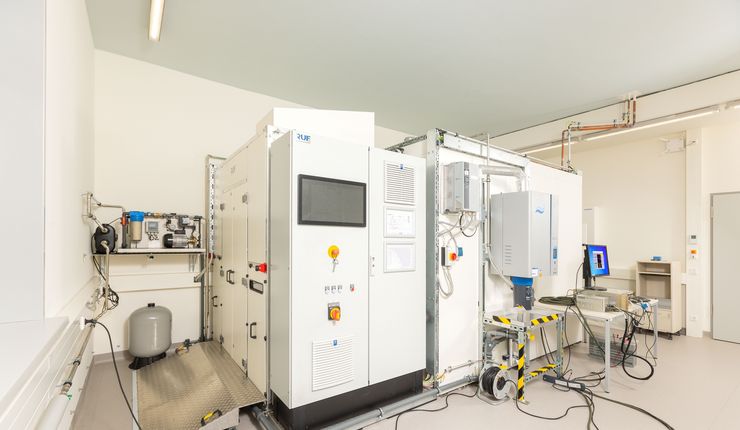 Die Klimakammer ist begehbar und bietet im Innenraum von 2 m x 2 m mit 2 m Deckenhöhe ausreichend Platz zur Installation von Messgeräten. Foto: Swen Reichhold