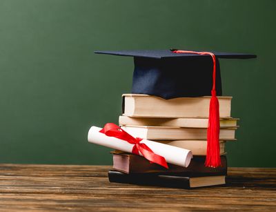 A doctor's hat stands on a stack of books. Photo: Colourbox