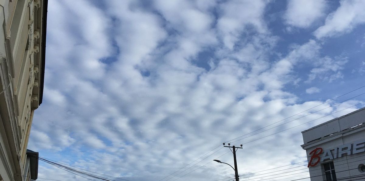 zur Vergrößerungsansicht des Bildes: Wolkenformation über Puntas Arenas. Foto: Heike Kalesse-Los / Universität Leipzig