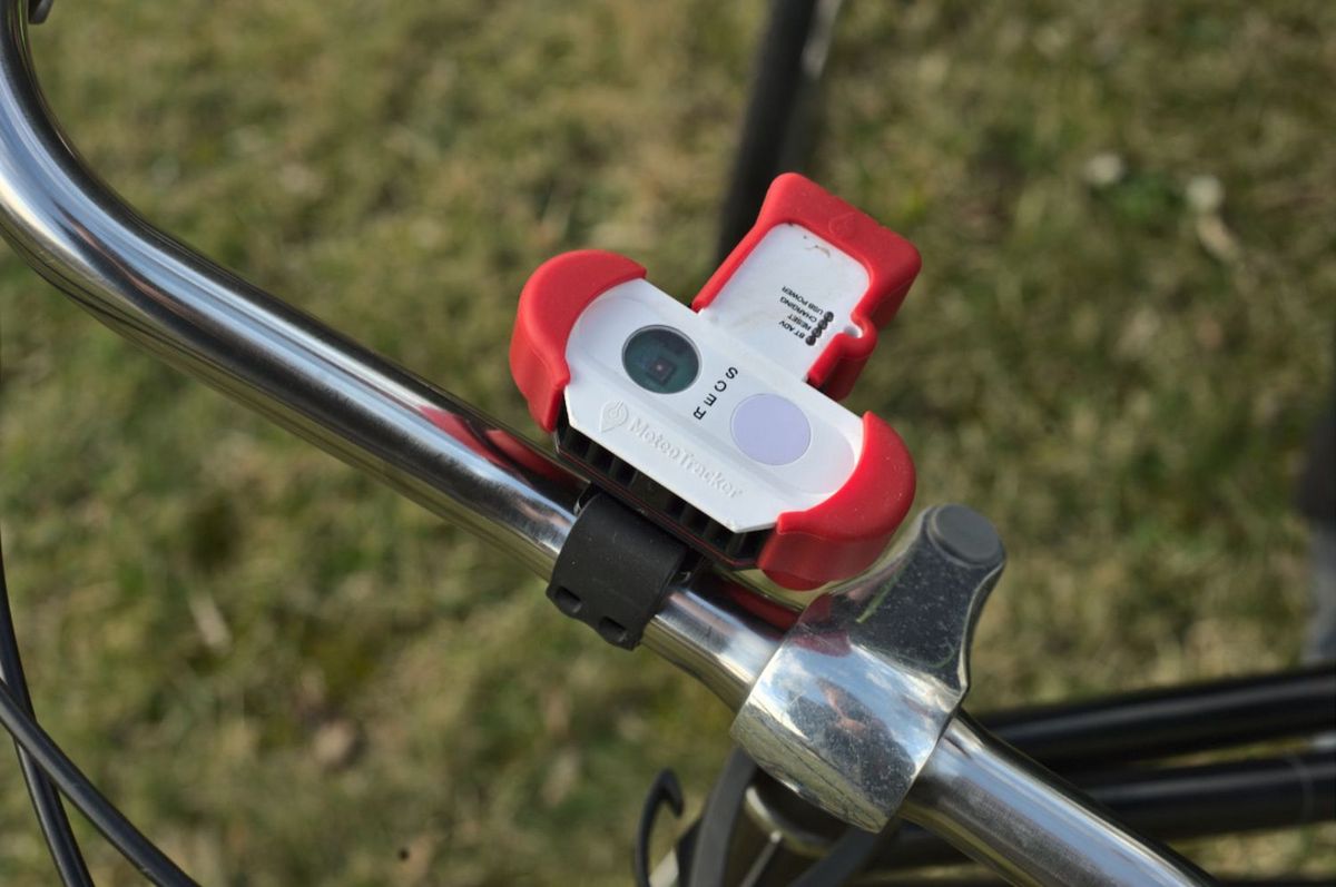 zur Vergrößerungsansicht des Bildes: Der MeteoTracker ist an einem Fahrradlenker befestigt. Foto: Johannes Röttenbacher / Universität Leipzig 