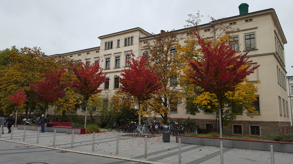 zur Vergrößerungsansicht des Bildes: Institutsgebäude an der Liebigstraße