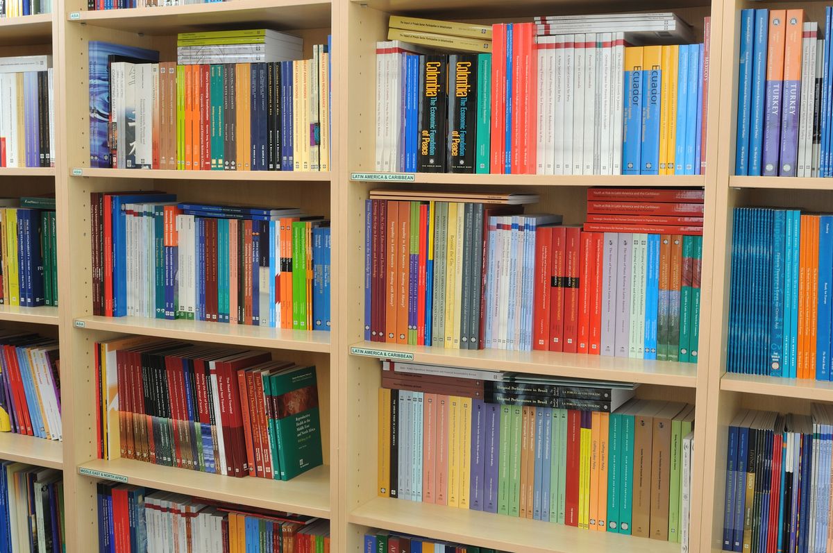 enlarge the image: There are many colourful books on a bookshelf. Photo: Colourbox