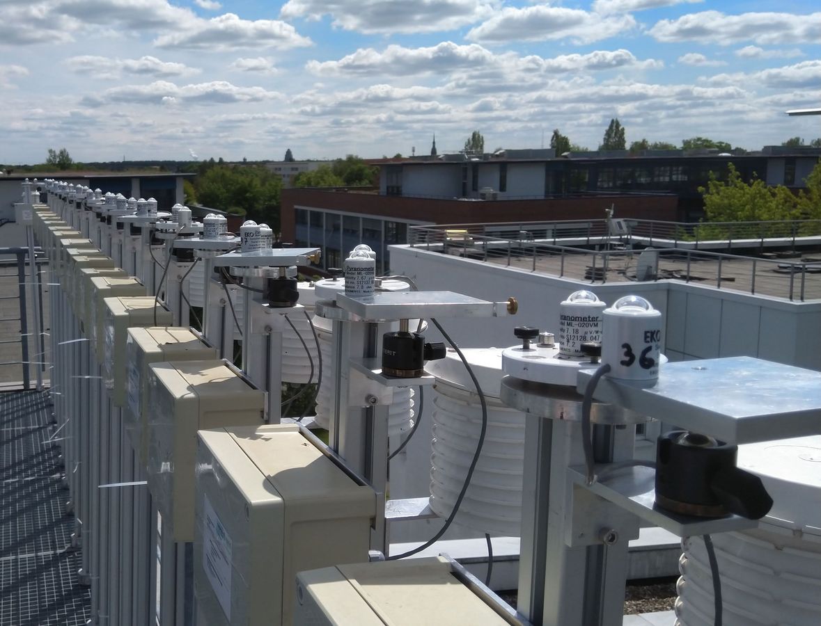 Photo: Jonas Witthuhn / Universität Leipzig enlarge the image: Observations with the pyranometer network during broken cloud conditions. Photo: Jonas Witthuhn / Universität Leipzig