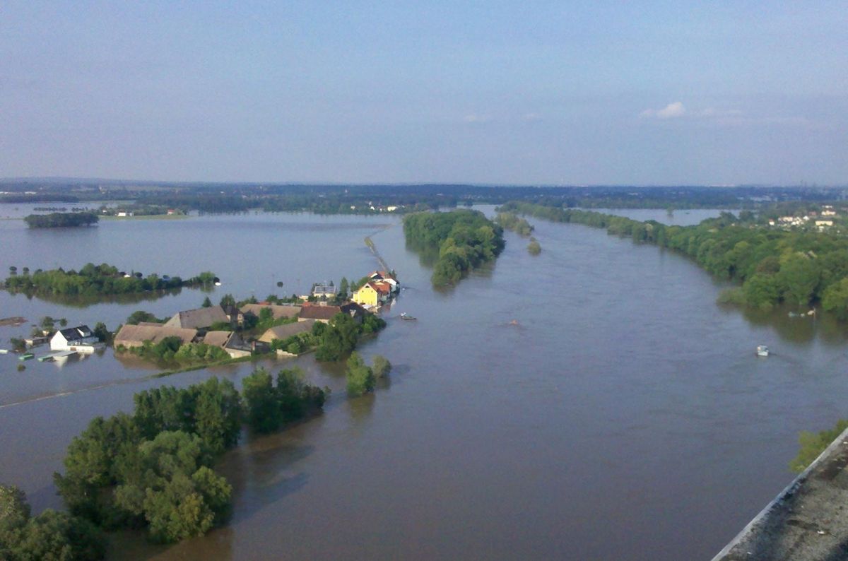 enlarge the image: Flooded meadows along the Elbe during the flood in 2013. Photo: Uwe Päsler / Riesa City Council