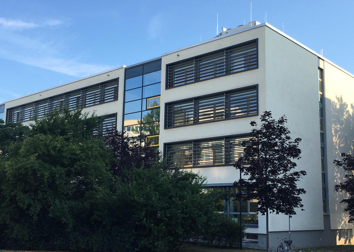 zur Vergrößerungsansicht des Bildes: Gebäude des Instituts für Theoretische Physik in der Brüderstraße 16