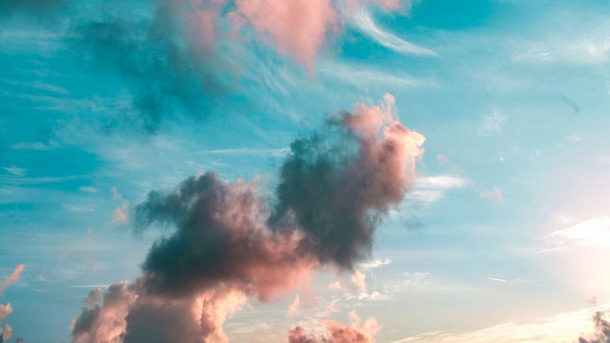 zur Vergrößerungsansicht des Bildes: Wolken lösen sich auf, entweder wenn sie ausregnen, oder wenn sie verdunsten. Foto: Kenrick Mills