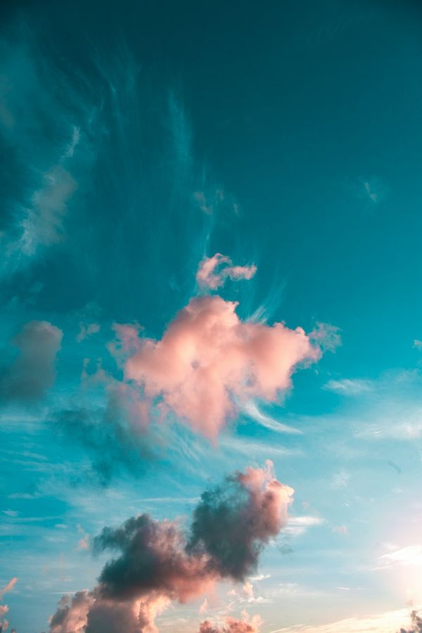 zur Vergrößerungsansicht des Bildes: Wolken lösen sich auf, entweder wenn sie ausregnen, oder wenn sie verdunsten. Foto: Kenrick Mills