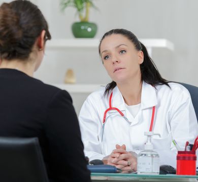 A holistic approach is needed to ensure an accurate prognosis, researchers conclude. Photo: Colourbox Female doctor talking to a patient.