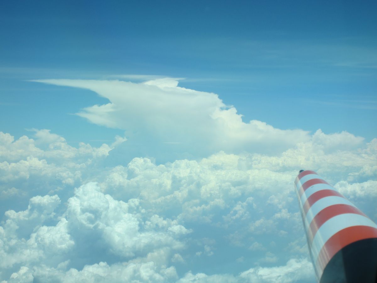 enlarge the image: View from the HALO aircraft showing deep convection. Photo: Manfred Wendisch / Universität Leipzig