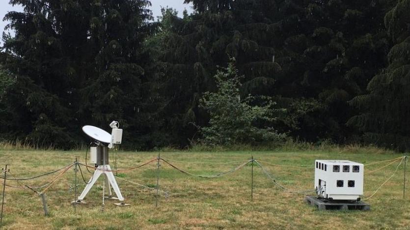 enlarge the image: MRR-Pro micro rain radar LIMRAD24 (left) and Leosphere Windcube LIMCUBE (right) at the measurement site at DWD Lindenberg. Foto: A. Trosits