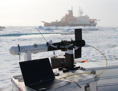 Radiation sonde at ground in front of the Polarstern during MOSAiC. The sonde was designed for balloon-borne measurements. Photo: Michael Lonardi / Leipzig University